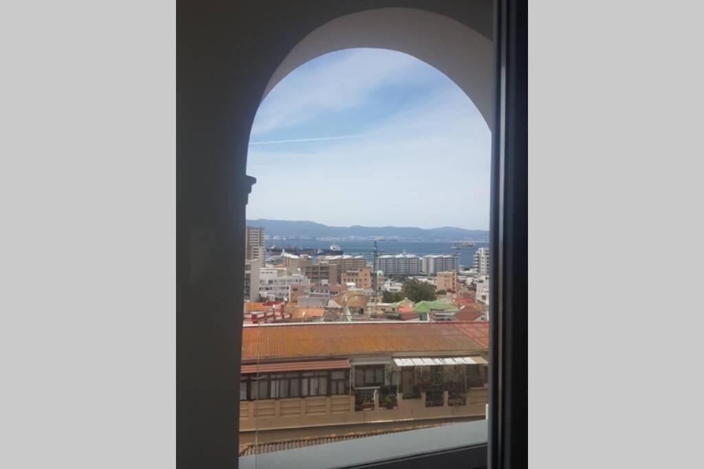 ジブラルタルCharming Colonial Flat In Historic Buildingアパートメント エクステリア 写真