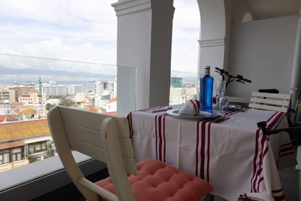 ジブラルタルCharming Colonial Flat In Historic Buildingアパートメント エクステリア 写真